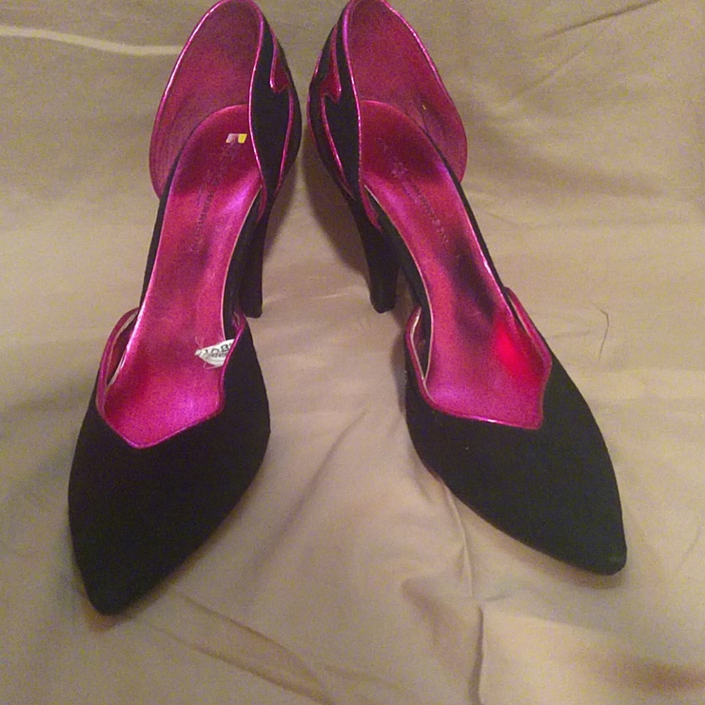 Black/ Fuchsia D'Orsay Pumps
